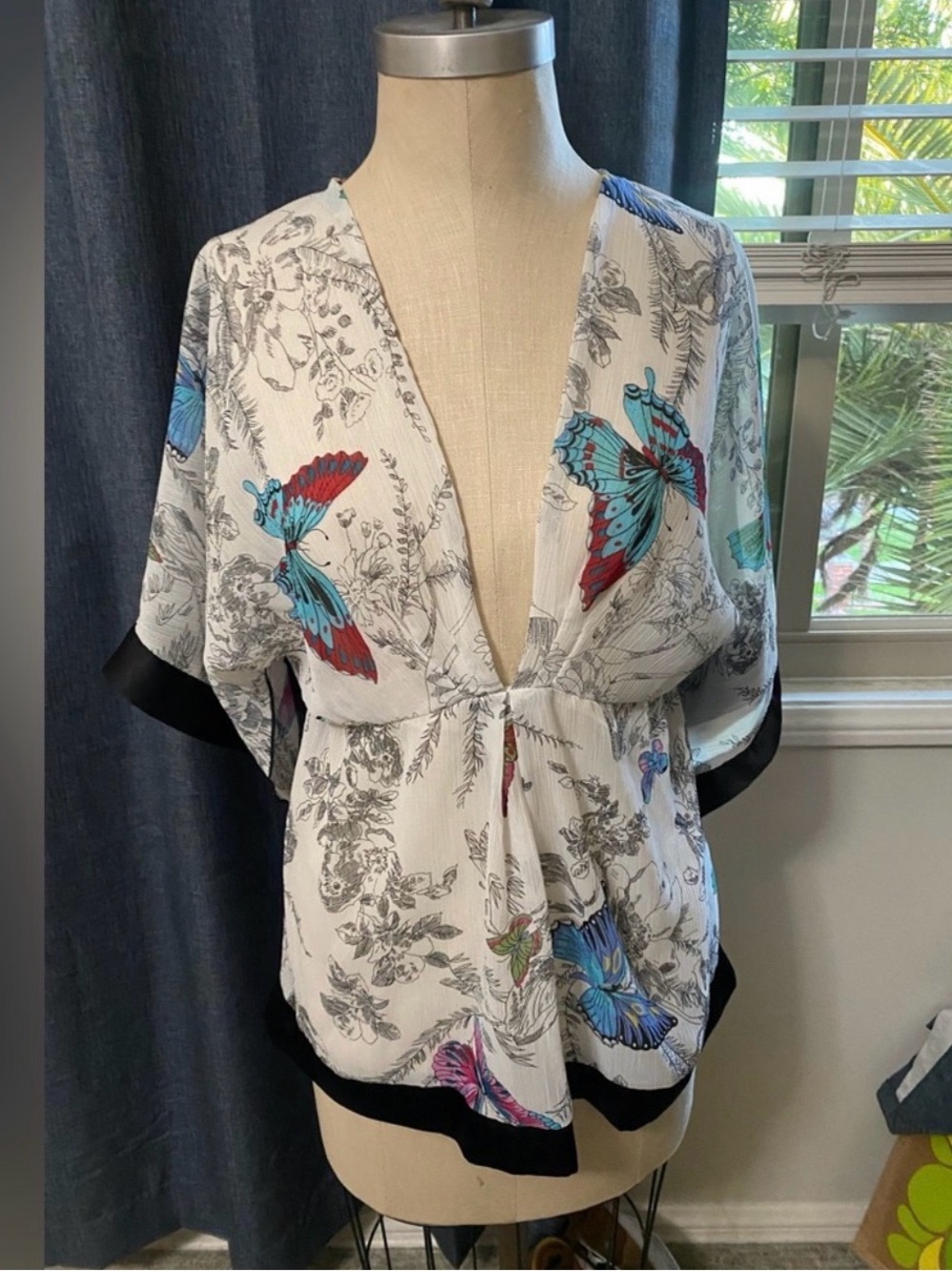 Bisou Bisou kimono top - Picture 14 of 14